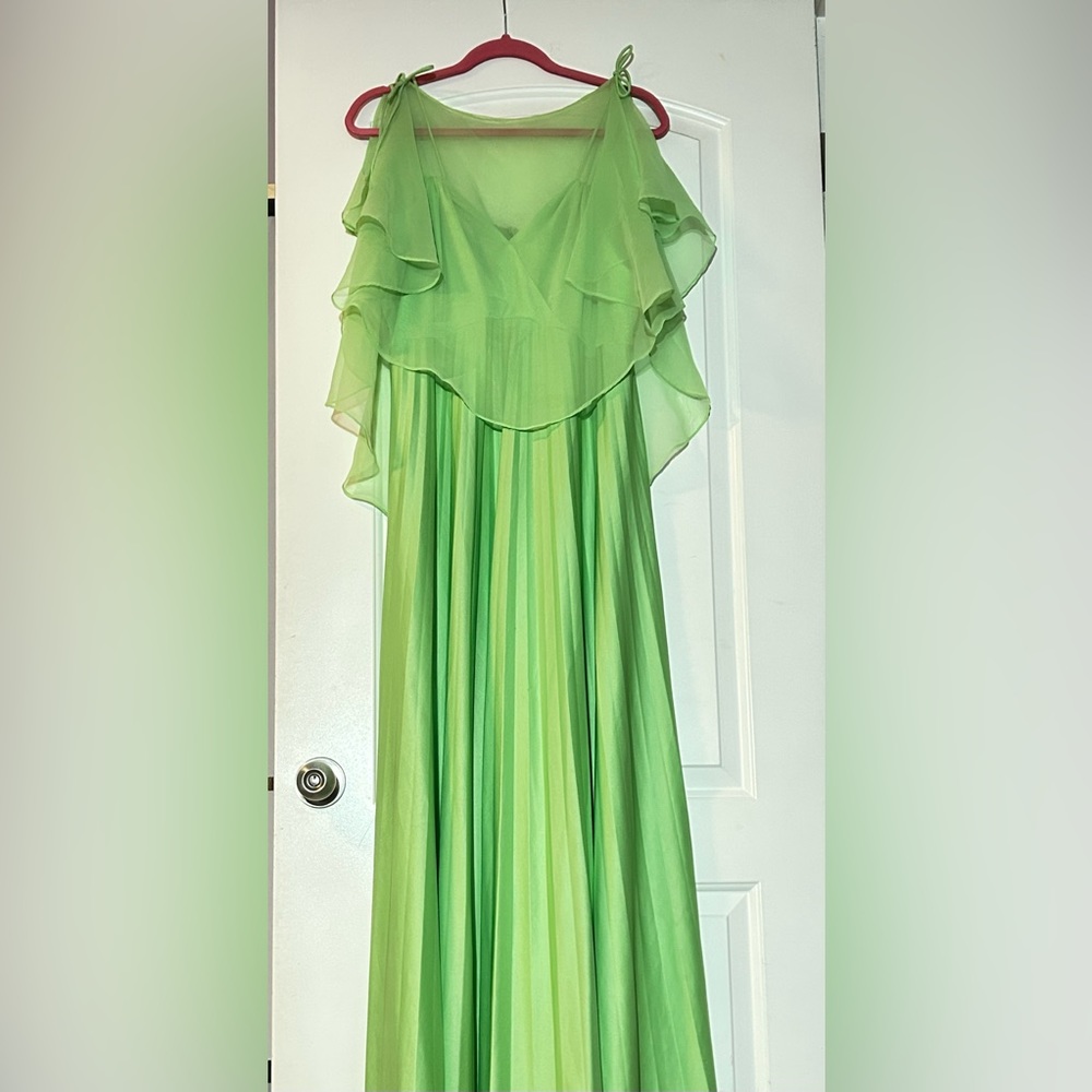 Vintage 70s green dress with removable cape